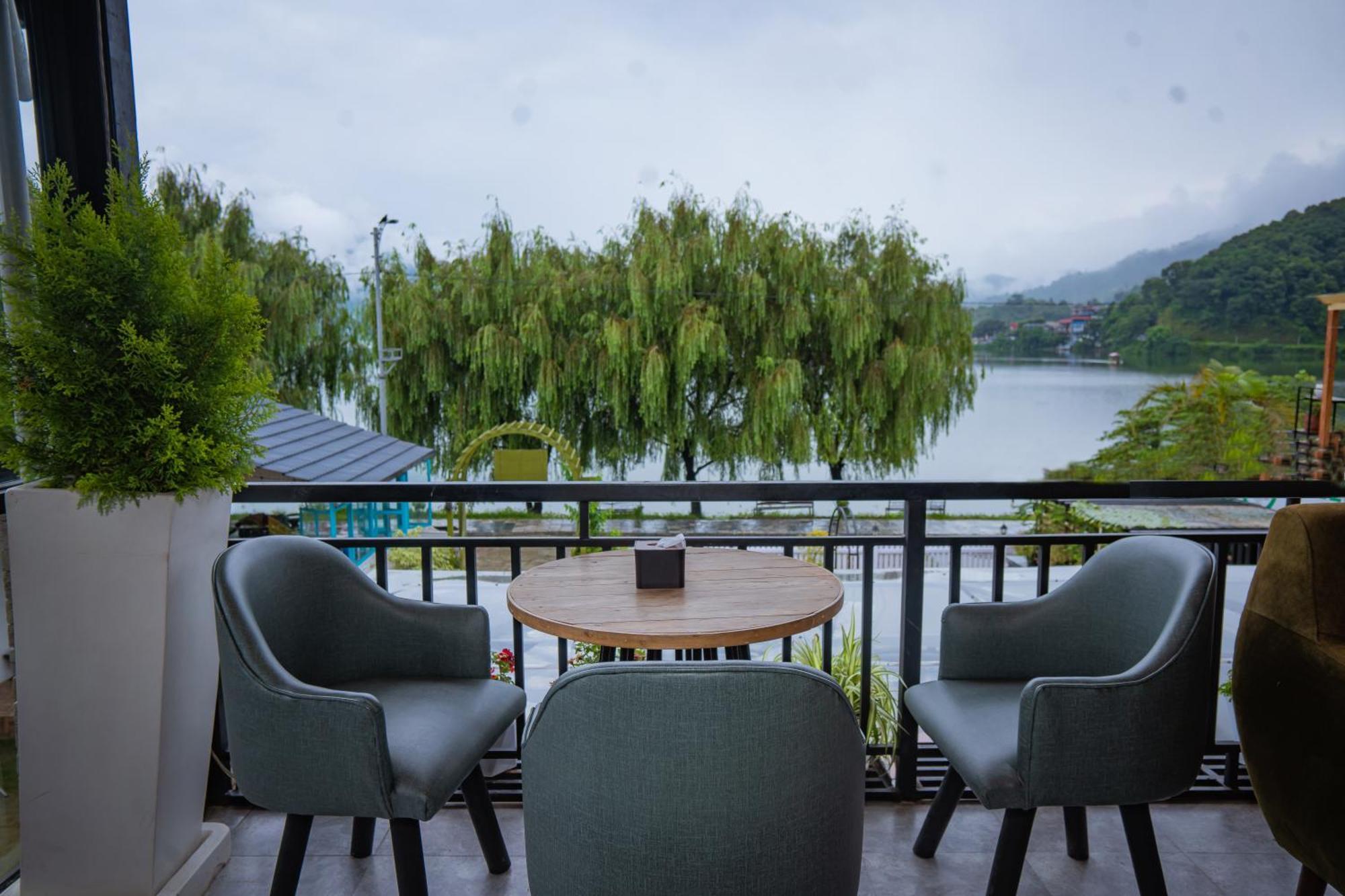 Majestic Lake Front Hotel & Suites Ποκάρα Εξωτερικό φωτογραφία