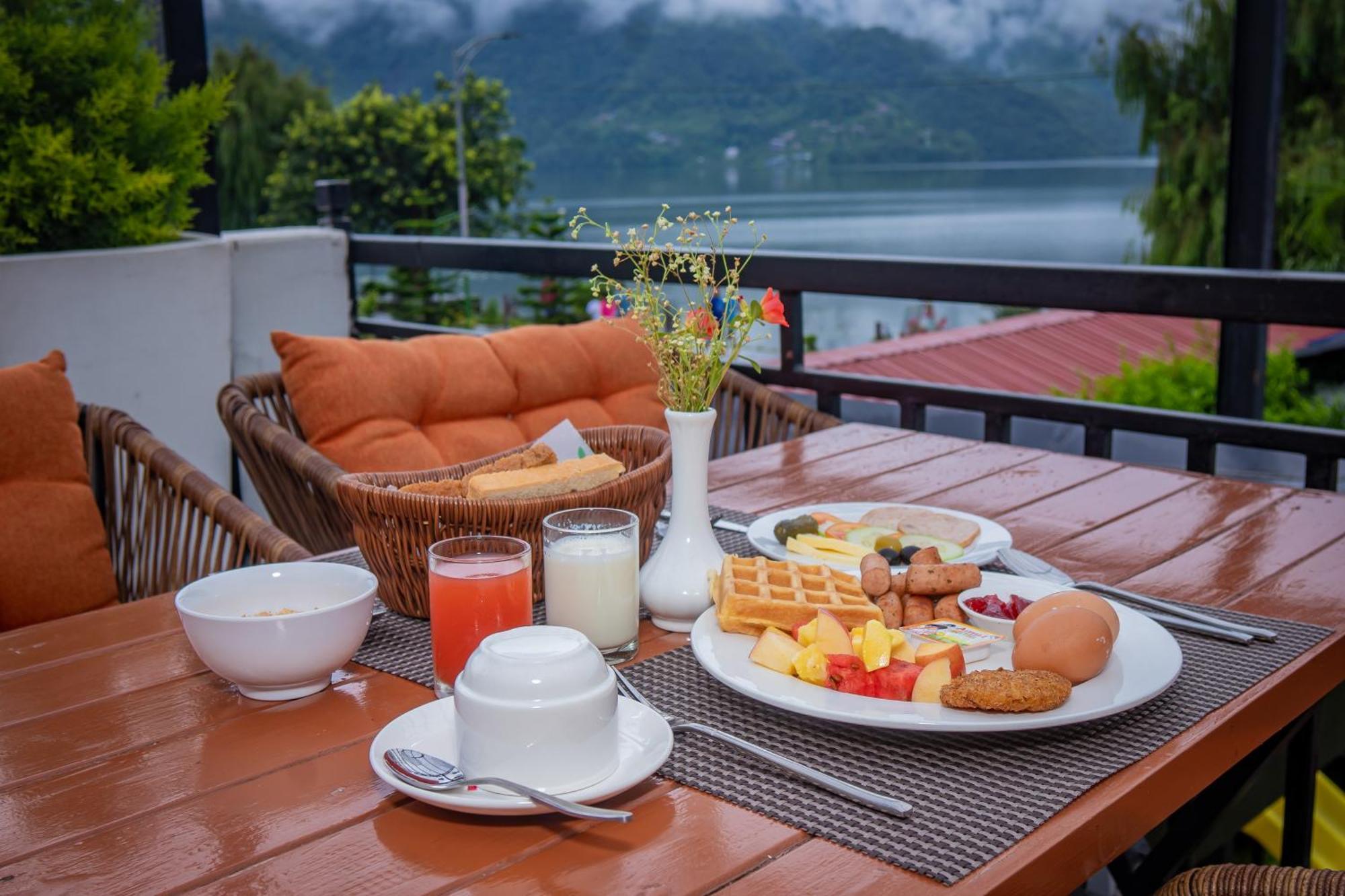 Majestic Lake Front Hotel & Suites Ποκάρα Εξωτερικό φωτογραφία